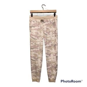 Old Navy, purple and tan camouflage Cropped sweatpants | Size small